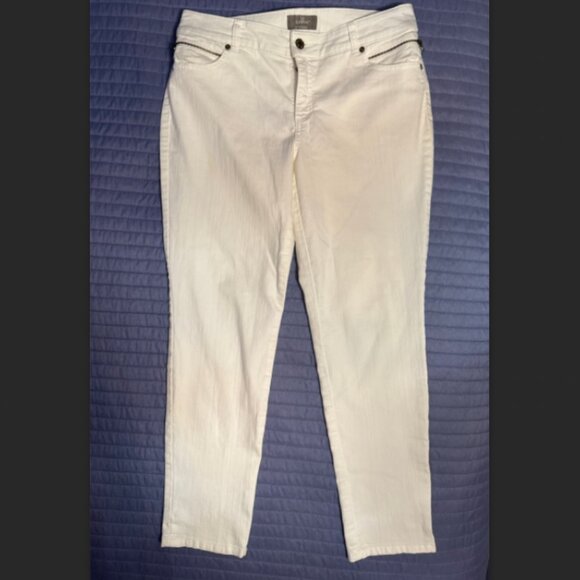 White So Slimming by Chico's Denim with Zippered Pockets White Jeans | Size 10 - Picture 3 of 9